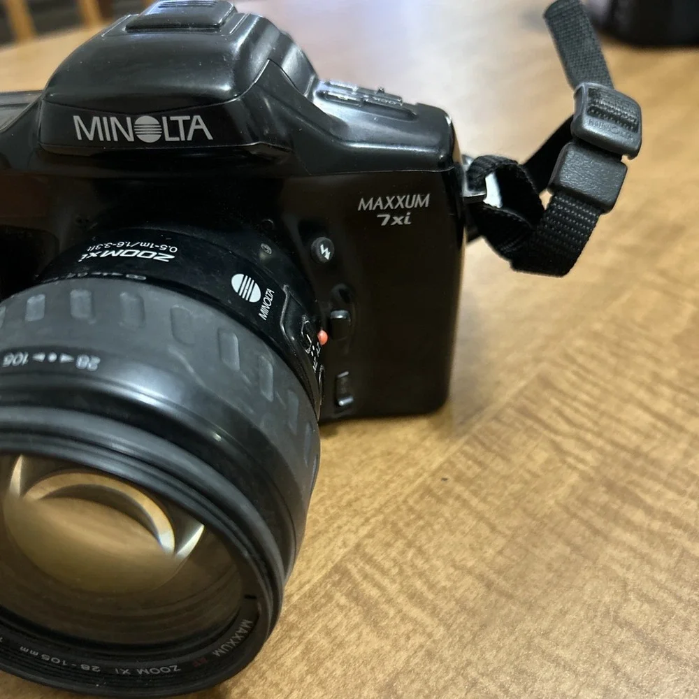 Minolta Maxxum 7xi Film Camera with Sigma 28-70 Zoom Lens AS IS
